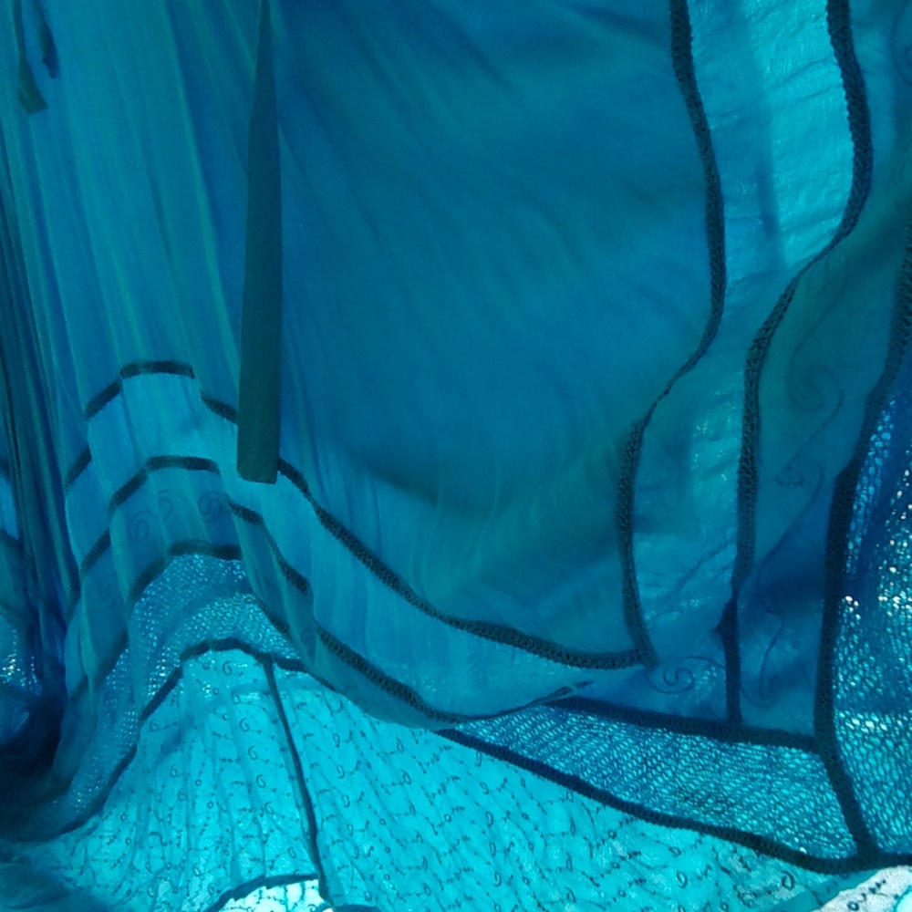 Dress - Picture 3 of 8